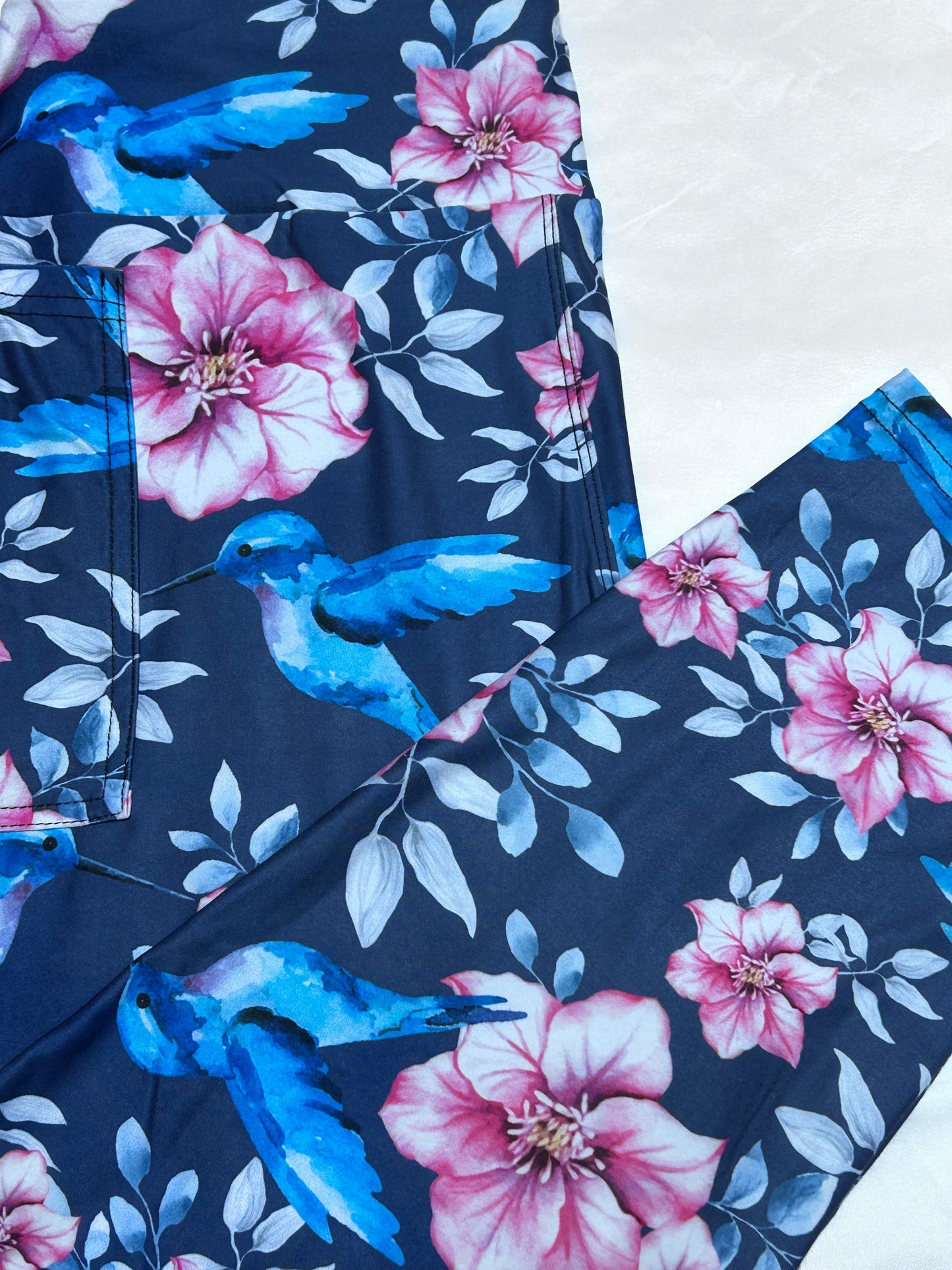 Gorgeous Hummingbird Pocket Capri Leggings