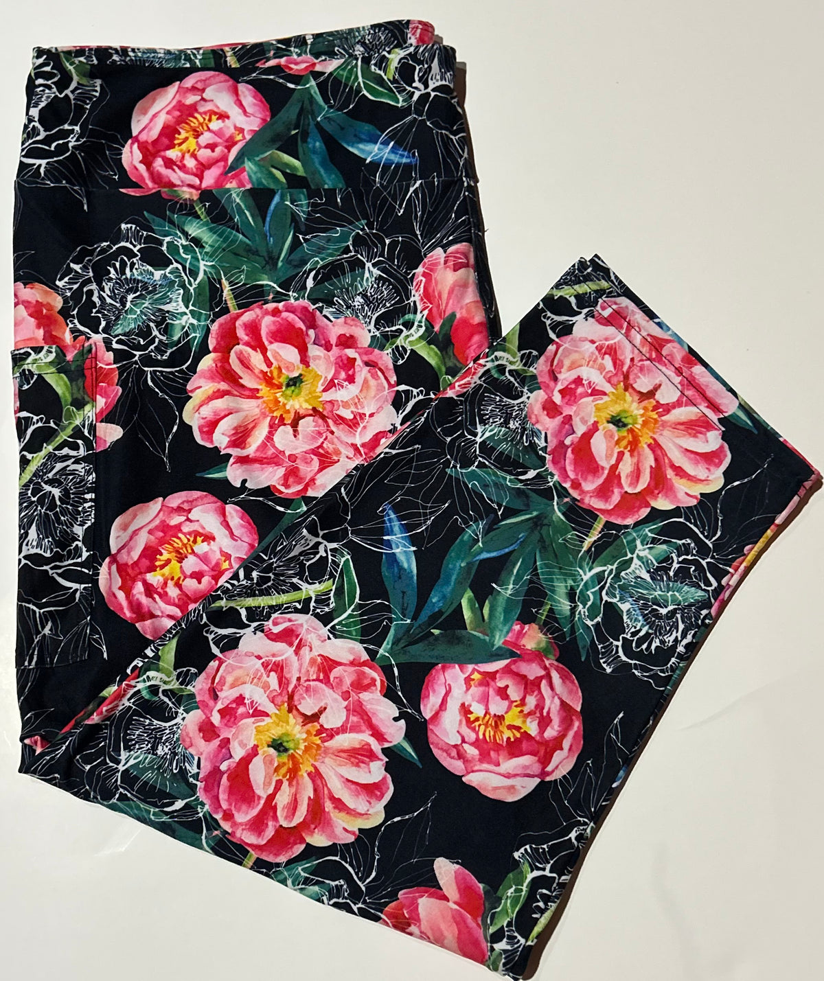 Watercolor Peony Pocket Capri Leggings