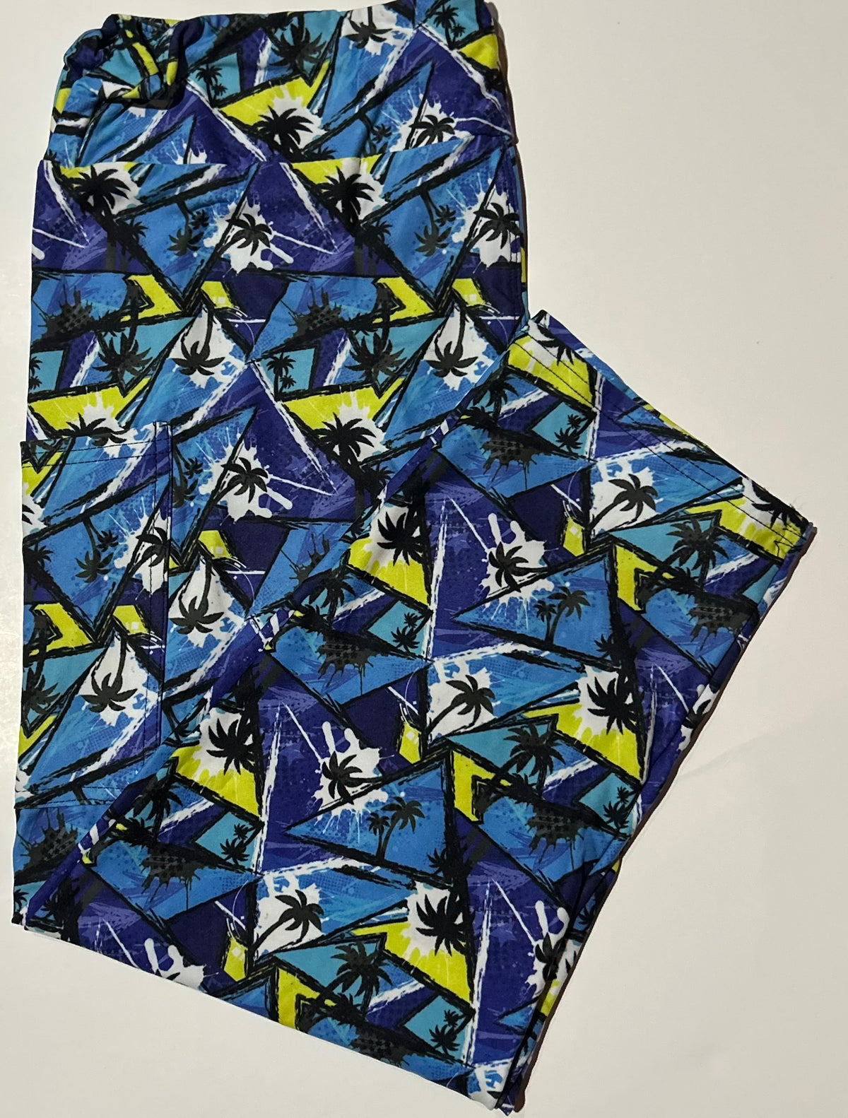 Bright Palms Pocket Capri Leggings