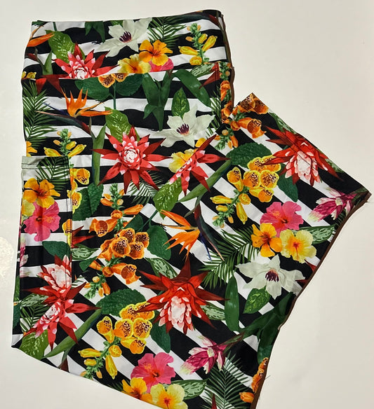Dragon Lily Pocket Capri Leggings